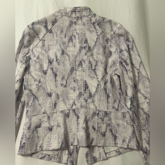 White House Black Market Animal Print Zip Jacket Women’s size 6 - Picture 2 of 5